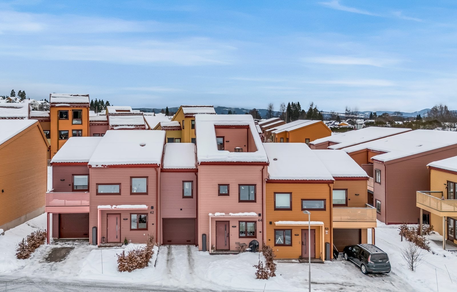 Eiendommen ligger i et etablert og barnevennlig nabolag på Råholtmoen/Vestenga. Galleribilde