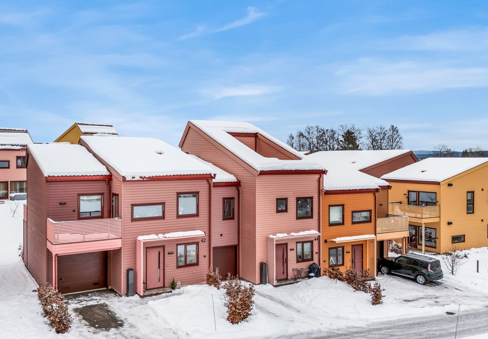 Dagligvarehandel gjøres enkelt hos Kiwi Dal eller Kiwi Råholt, begge i nærheten. Galleribilde