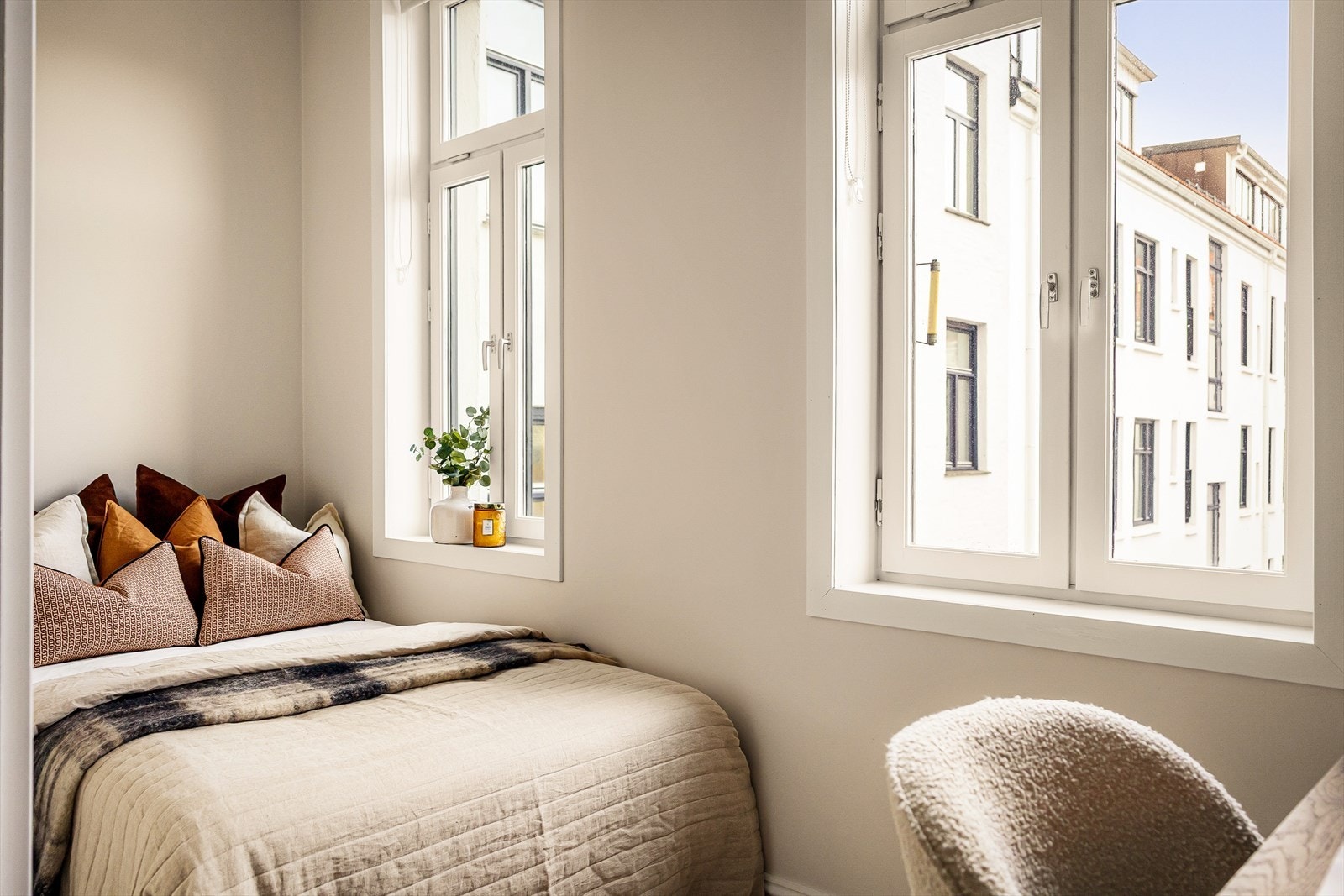 Det andre soverommet passer godt som barnerom, gjesterom eller hjemmekontor. Galleribilde