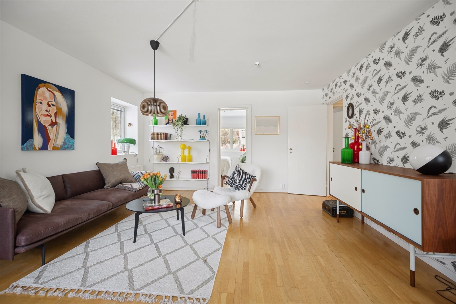 Leiligheten ligger i en høy 1.etasje som gir lite innsyn. Galleribilde