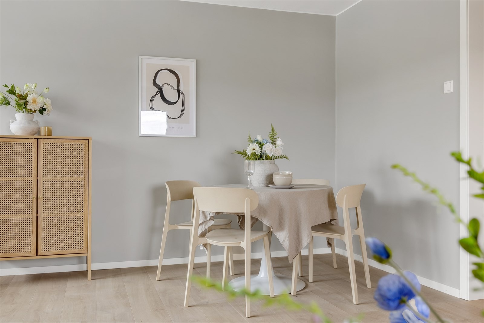 En lys og åpen løsning gir fleksibilitet for møblering av spiseplassen. Galleribilde