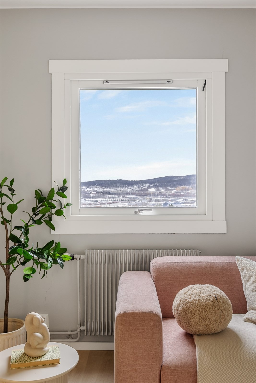 Kollektivtilbudet er meget godt, med Rødtvet T-banestasjon kun 3 minutter unna. Galleribilde