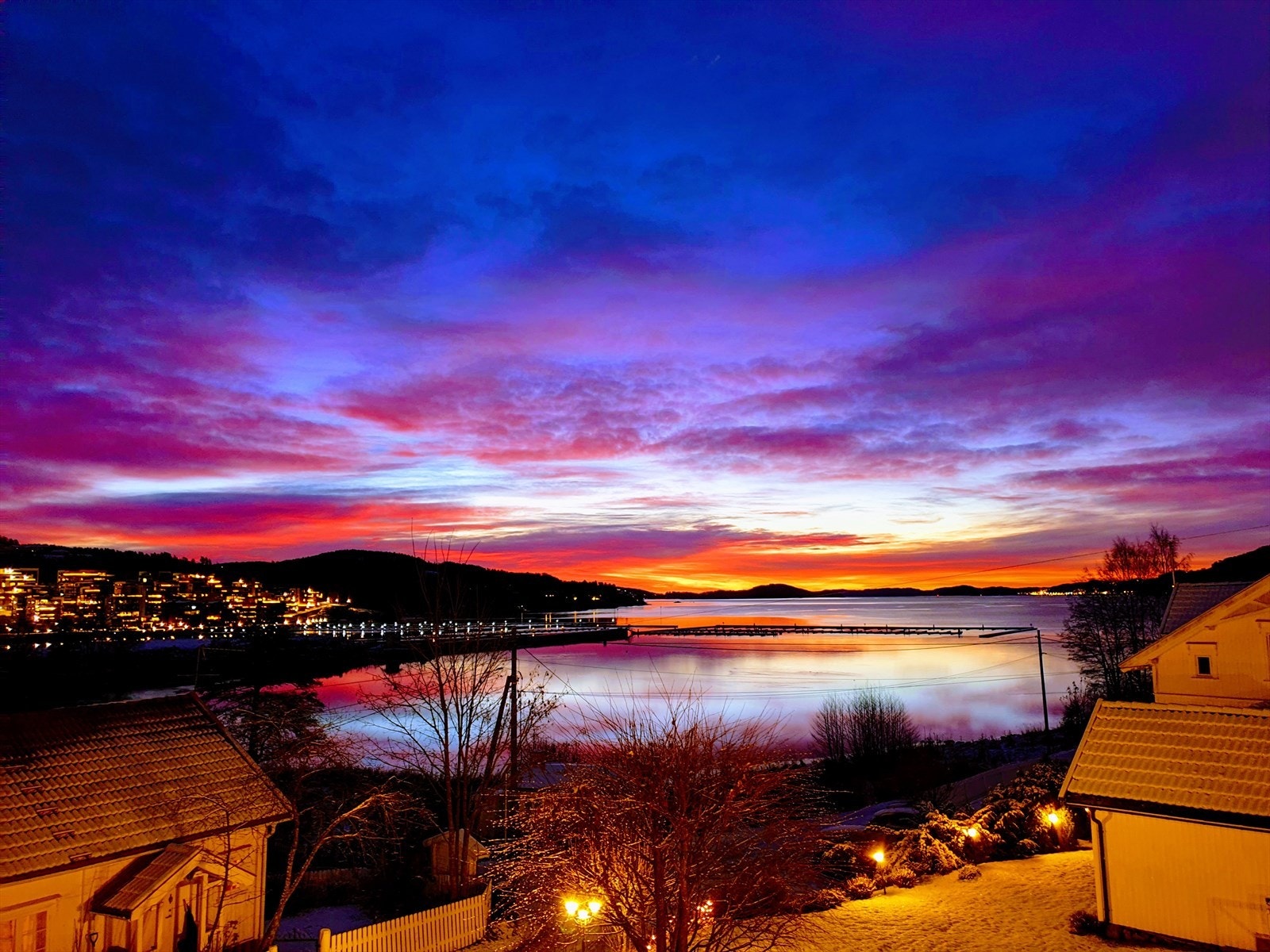 Her kan du lene deg tilbake og nyte naturens eget fargespill ved soloppganger. Selgers eget bilde. Galleribilde