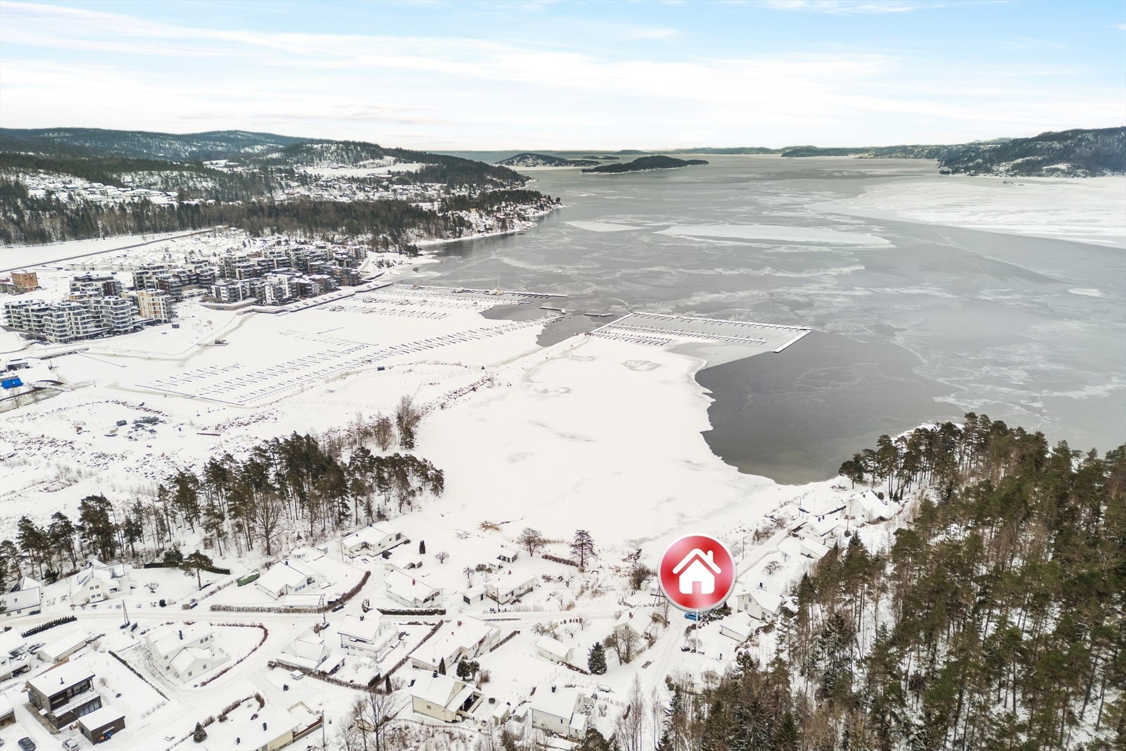 Her bor du rett og slett midt i smørøyet - med fredelige og naturskjønne omgivelser, samtidig som alt du trenger i hverdagen er innen kort rekkevidde. Galleribilde