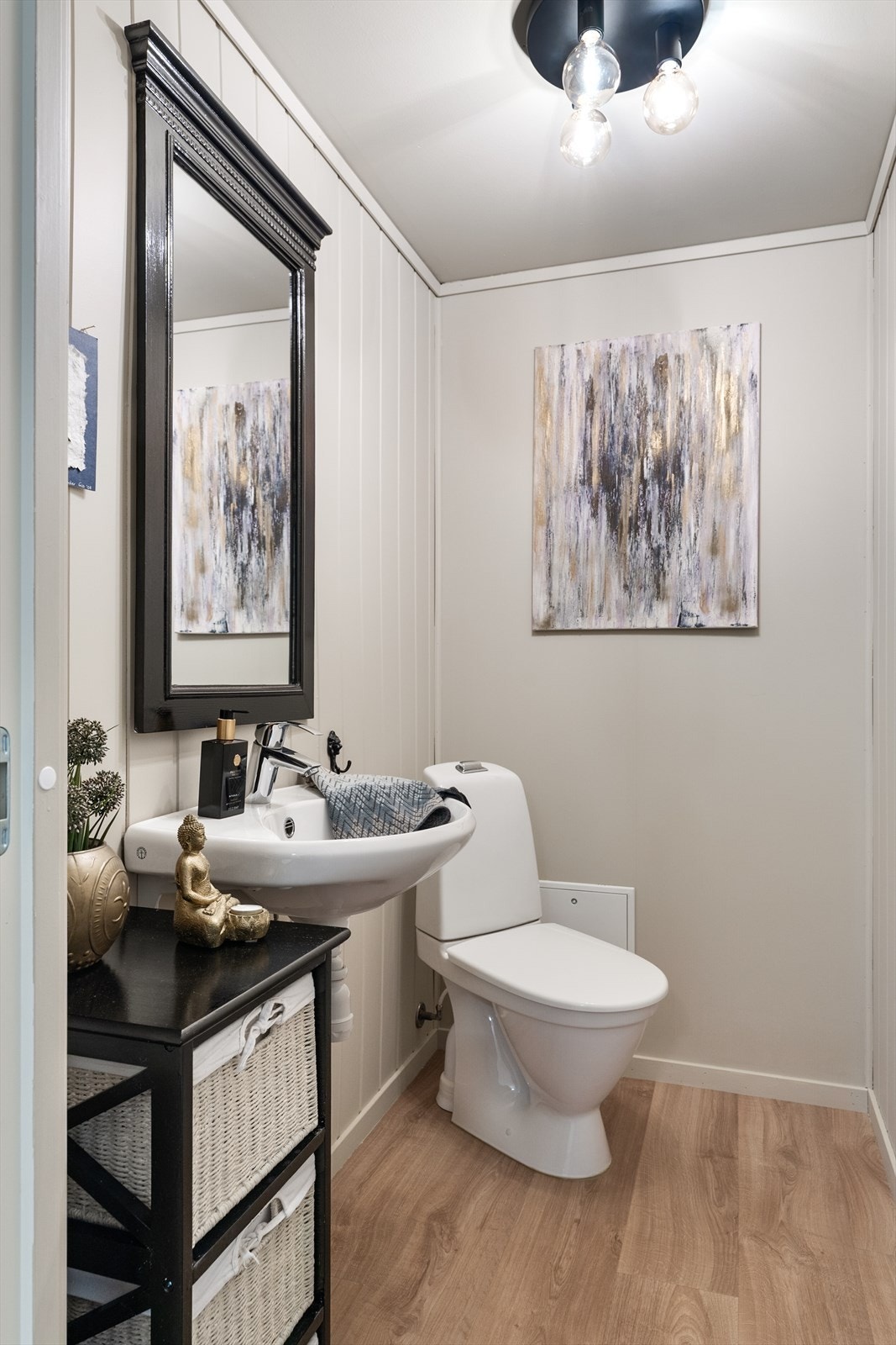 Toalettrom i kjelleretasjen. Galleribilde