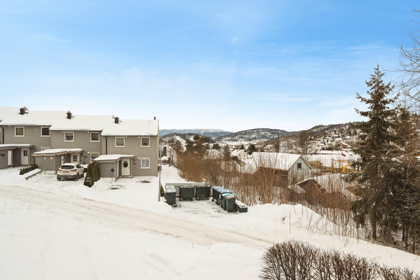 Fra eiendommen er det kort vei til Bergskogen og Botnemarka med flotte tur- og skimuligheter. Galleribilde