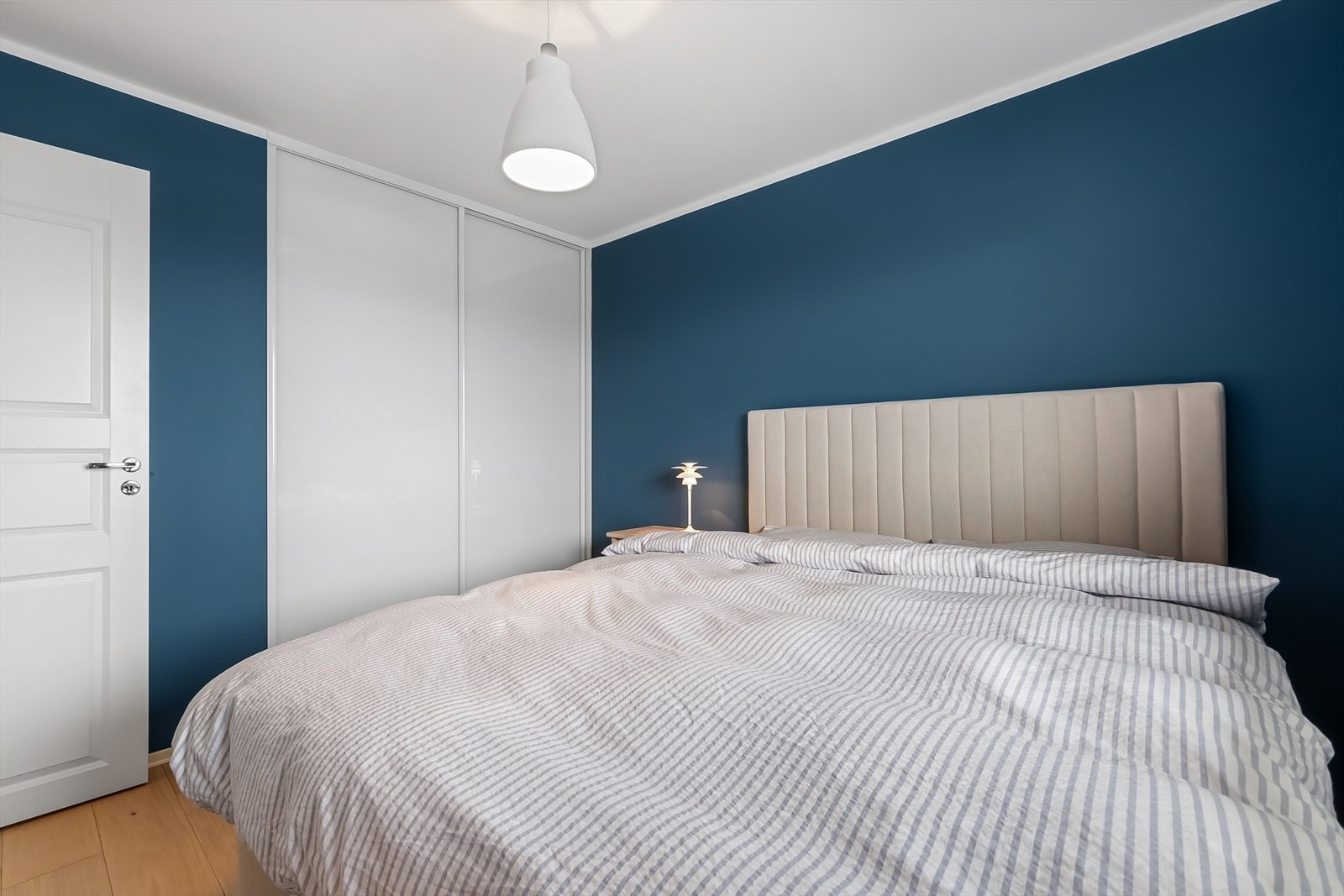 God plass til dobbeltseng Galleribilde