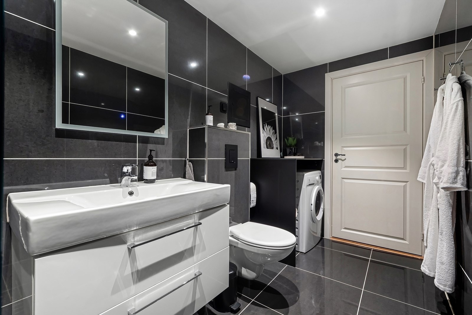 Lekkert flislagt bad Galleribilde