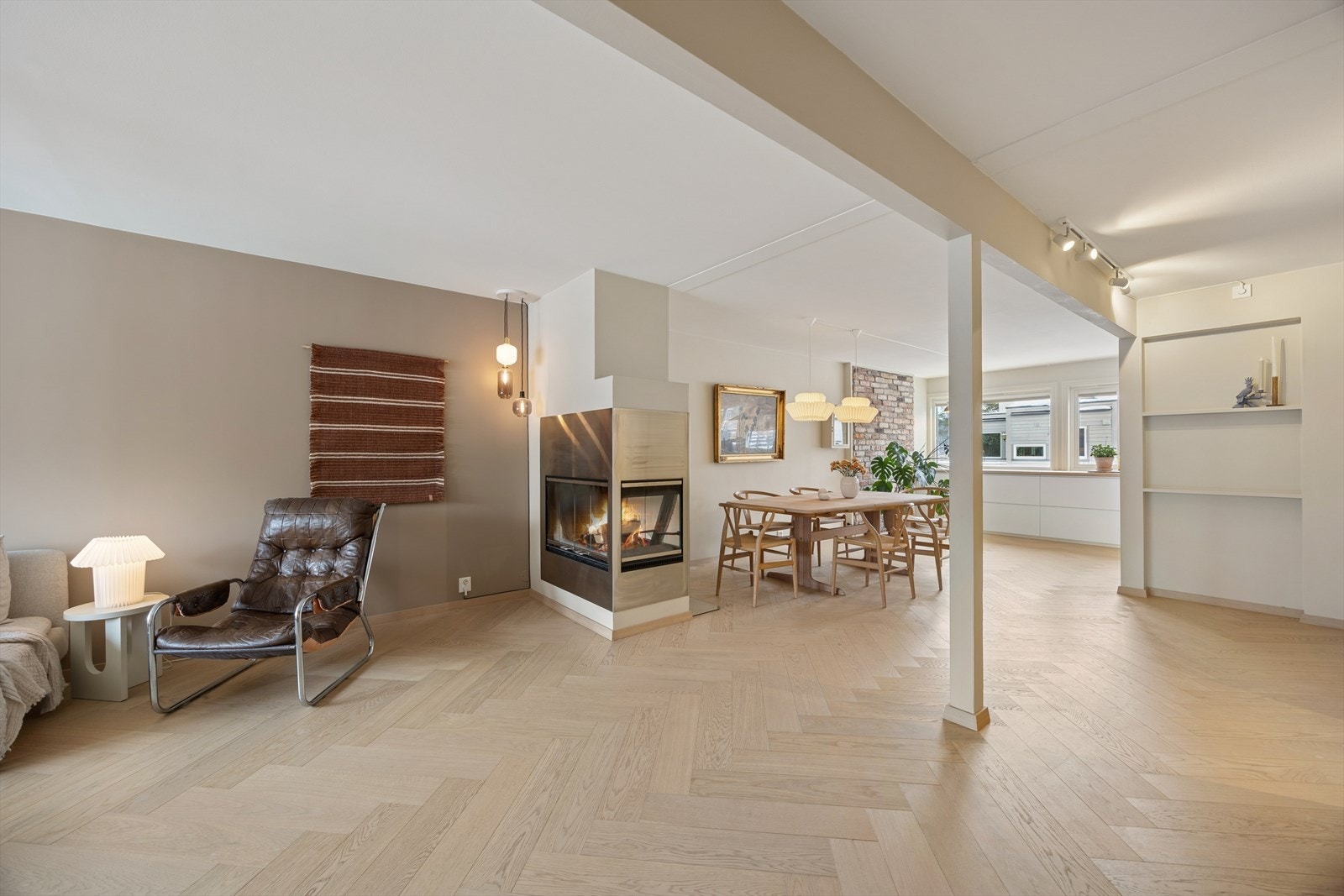 Den åpne planløsningen gjør det enkelt å møblere etter eget behov. Galleribilde