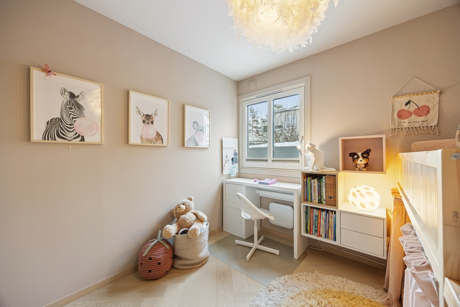 Det hyggelige soverommet er i dag brukt som barnerom, men kan også brukes som kontor/gjesterom. Galleribilde