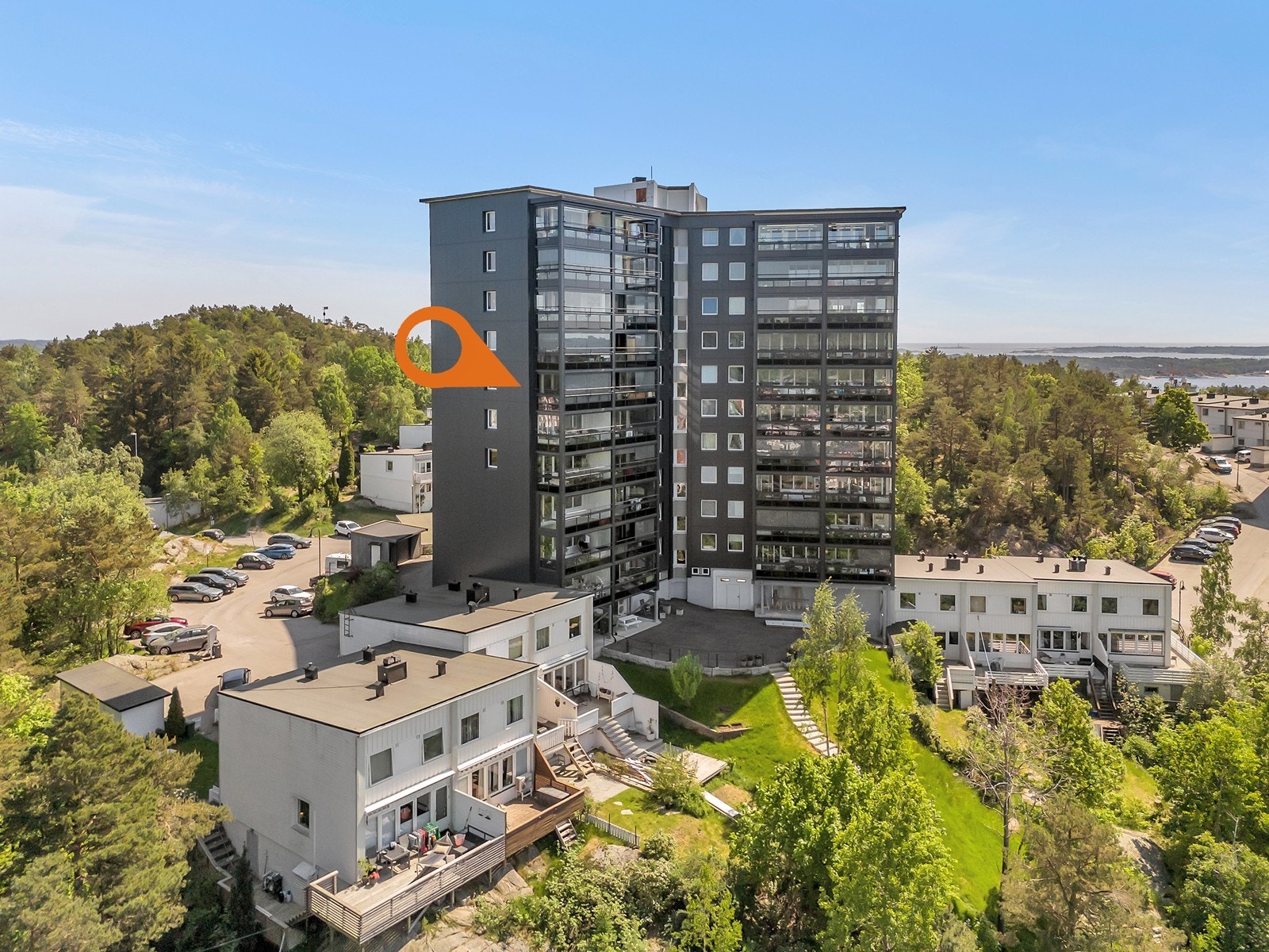 Leiligheten ligger på hjørne i 6. etasje. Galleribilde