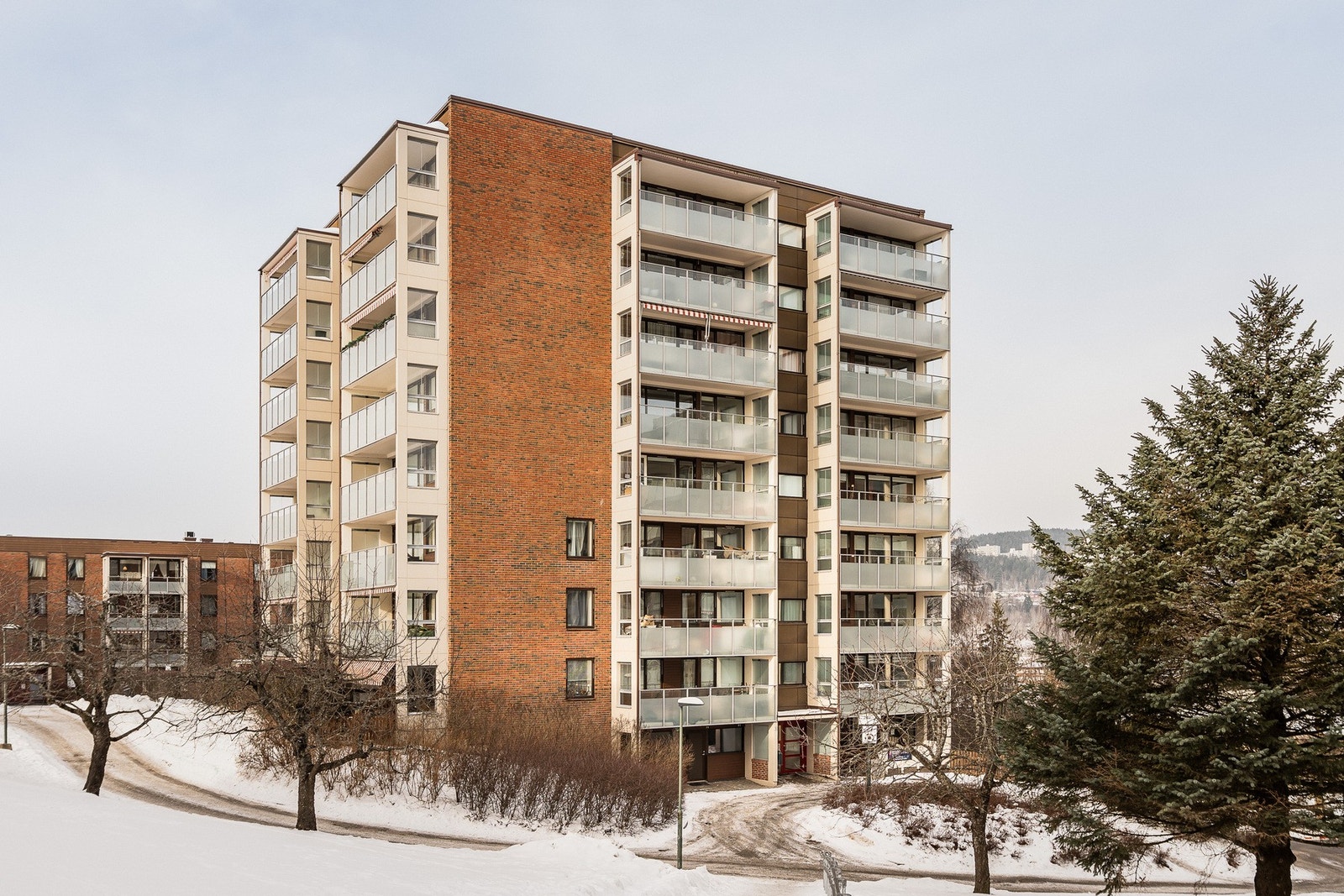 Et veletablert bomiljø med grønne fellesarealer, gode gangveier og kort vei til lokale tilbud og transport. Galleribilde