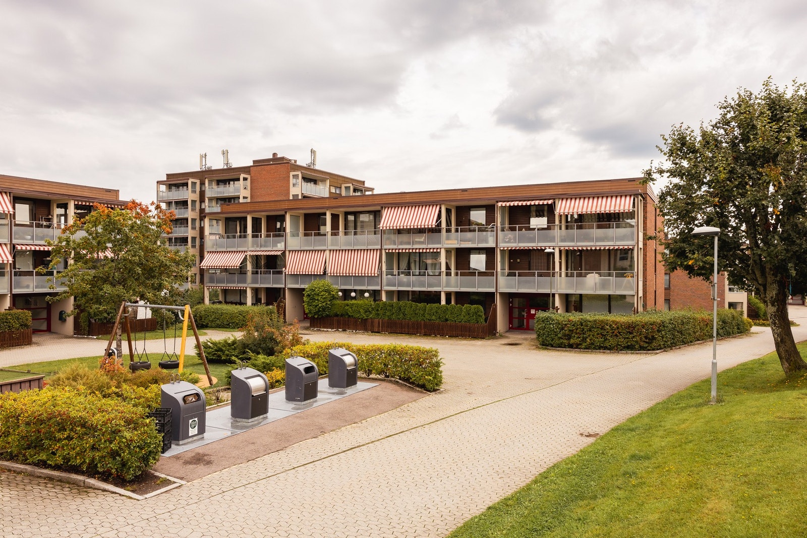 Maria Dehlis vei 27B ligger i et attraktivt og barnevennlig boligområde i bydelen Stovner, nær Haugenstua. Galleribilde