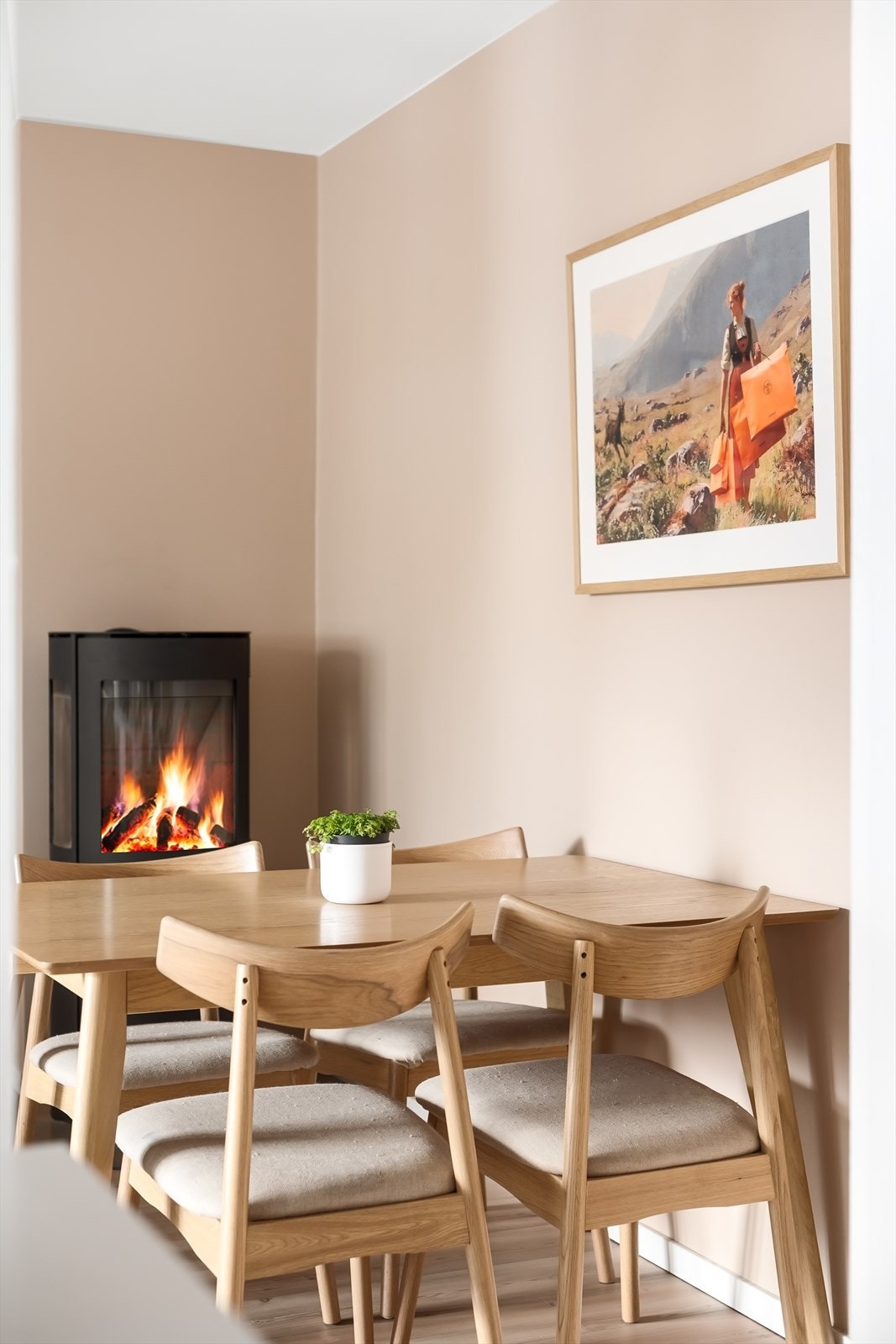 Vedovnen skaper et hyggelig samlingspunkt på kalde dager. Galleribilde