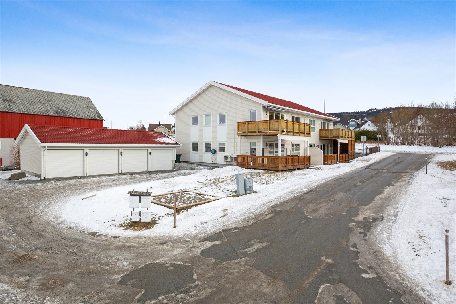 Trivelig boligområde omgitt av trygge omgivelser og kort vei til både barnehager, skoler og natur. Galleribilde