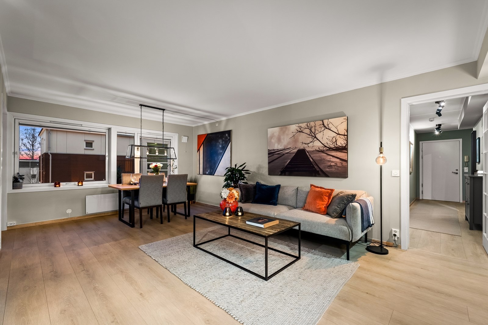 Behagelig atmosfære og fleksible møbleringsmuligheter. Galleribilde