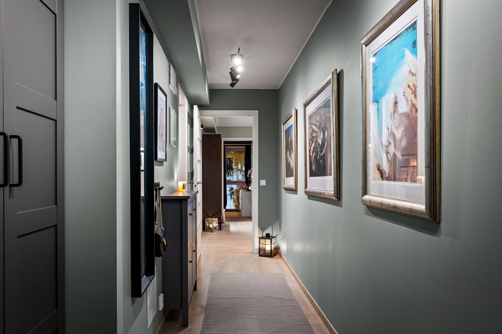 Innbydende inngangsparti som gir et flott førsteinntrykk. Galleribilde