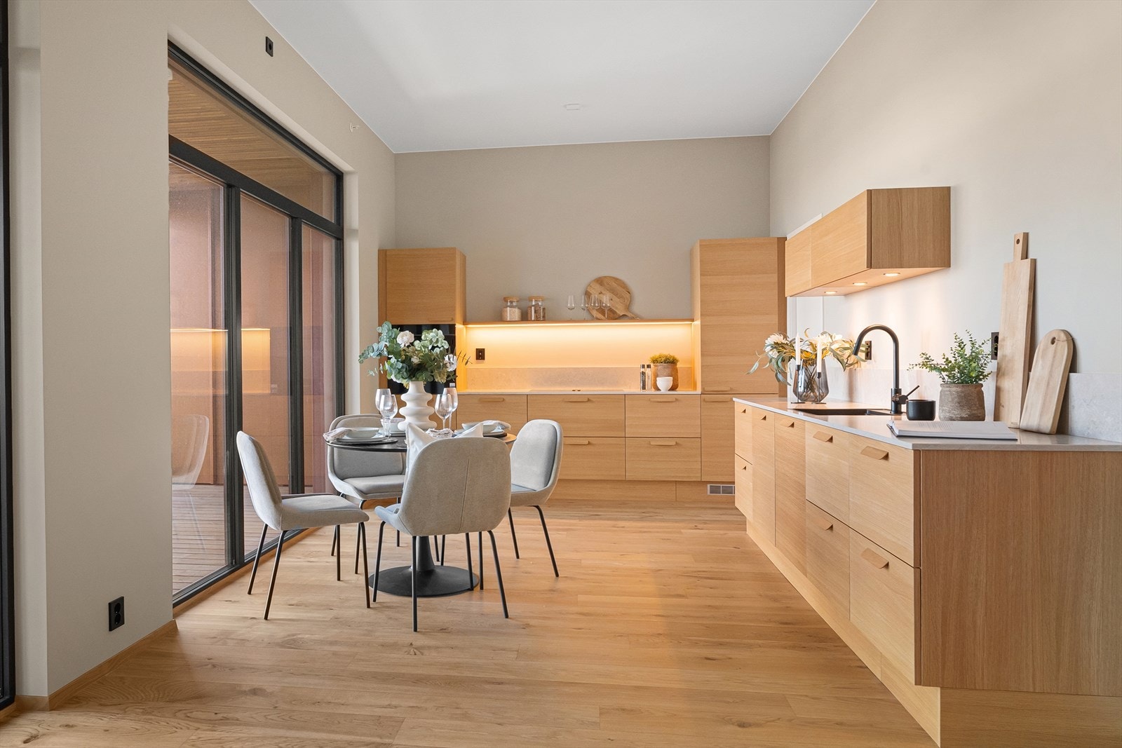 Påkostet, oppgradert og stort kjøkken Galleribilde