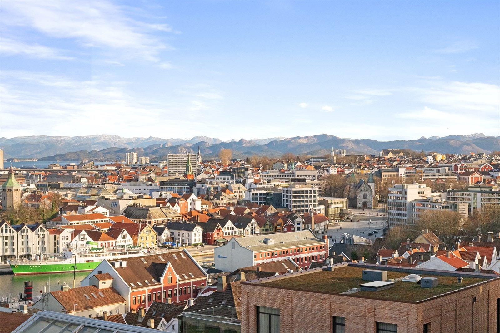 Nydelig utsikt over Vågen og Stavanger sentrum Galleribilde