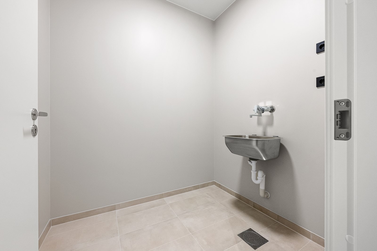 Innenfor bad 2 er det et meget praktisk vaskerom/bod med funksjonell. Galleribilde