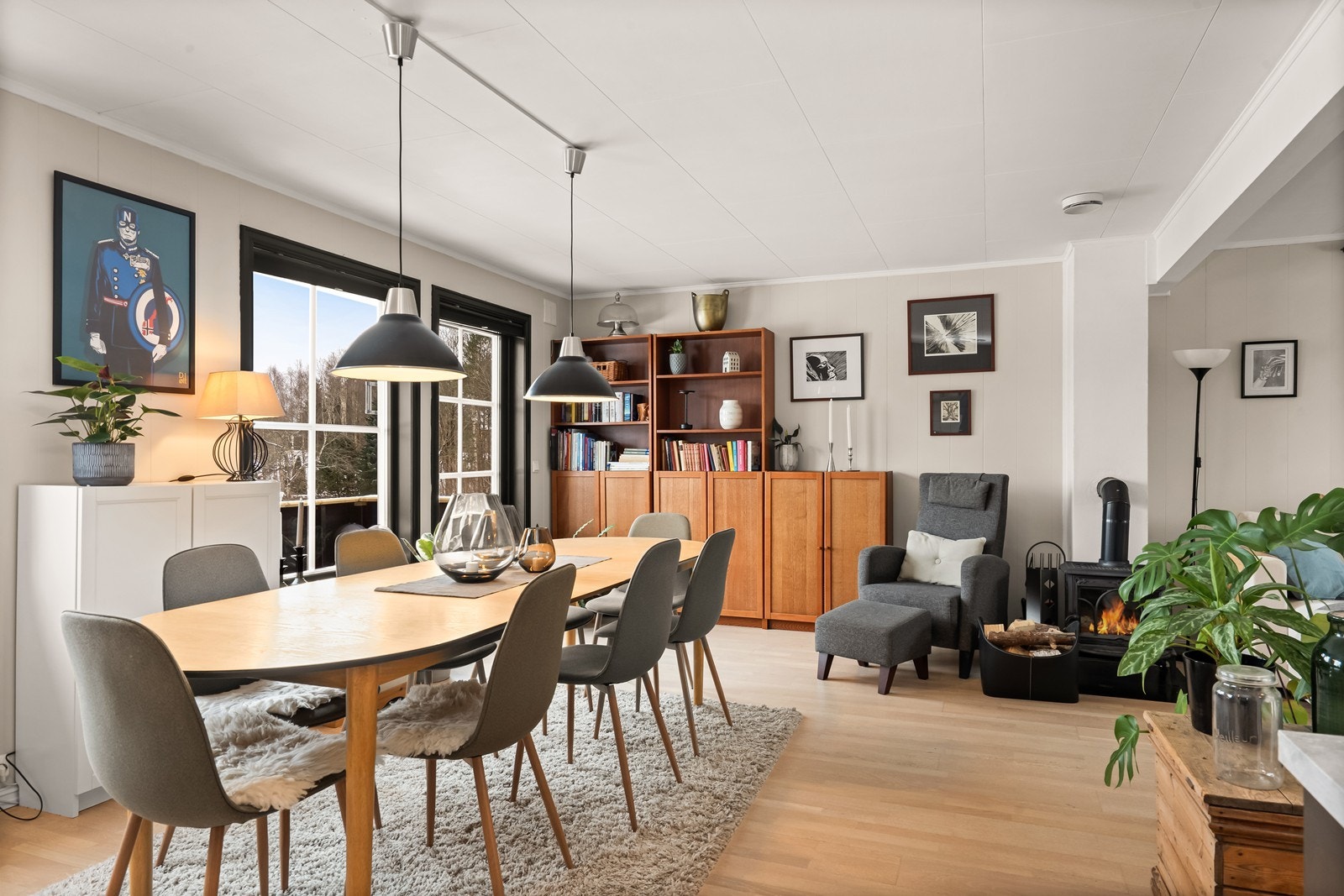 Utgang til verandaen og fin utsikt mot usjenert grøntområde Galleribilde