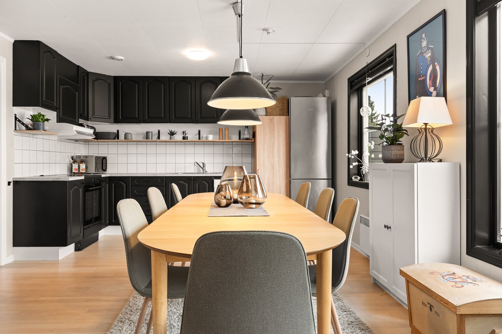 Det er god plass til stort spisebord Galleribilde