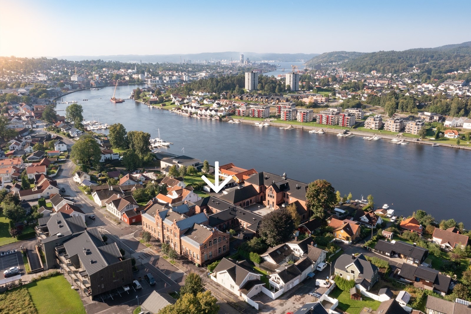 Bo sentralt i flotte omgivelser! Galleribilde