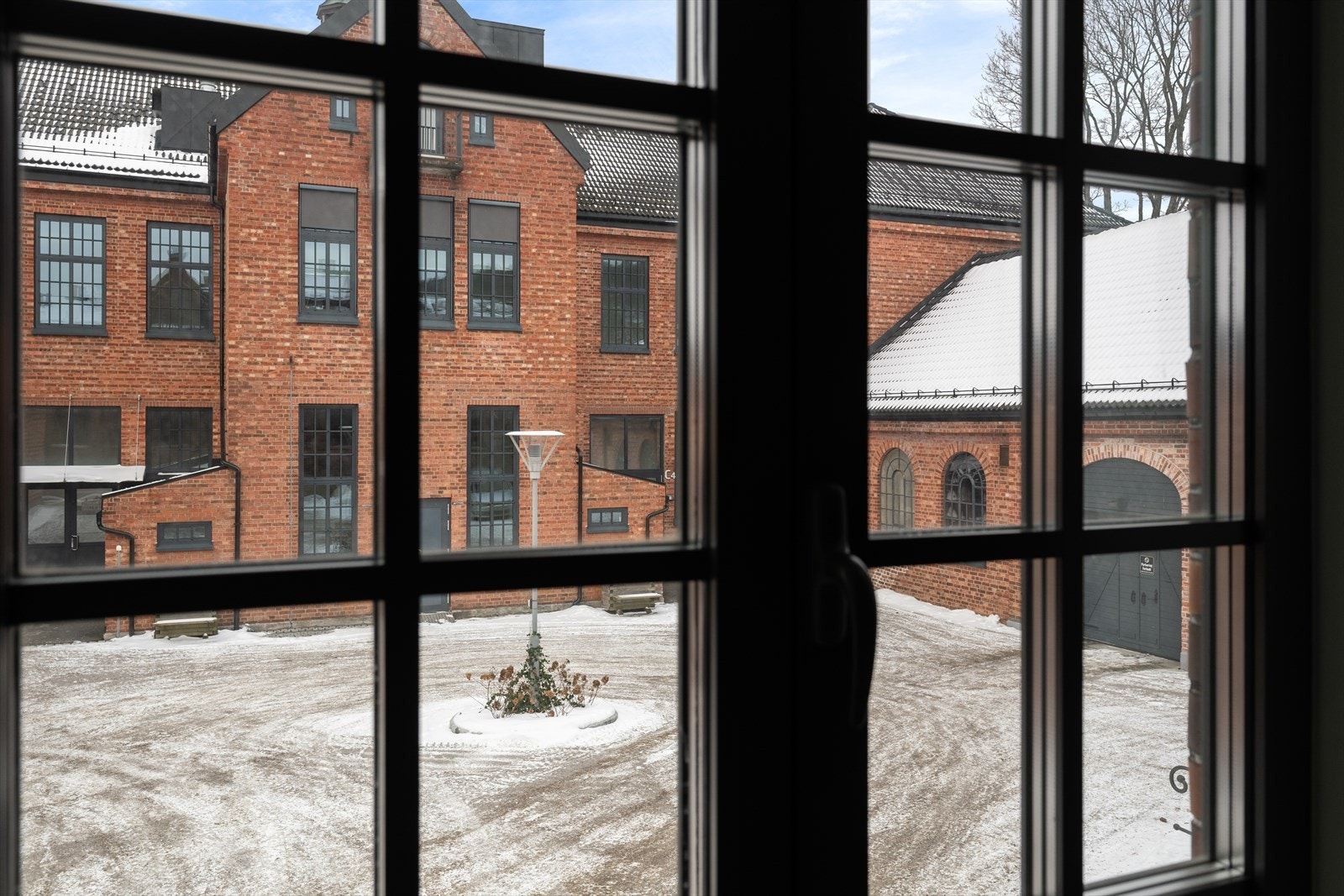 Hyggelig utsyn fra stuen. Galleribilde