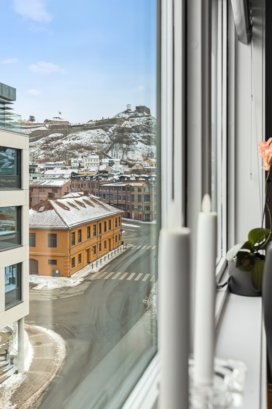 Leiligheten gir en beliggenhet som tilbyr både kvalitet, komfort og en urban livsstil - midt i hjertet av Halden. Galleribilde