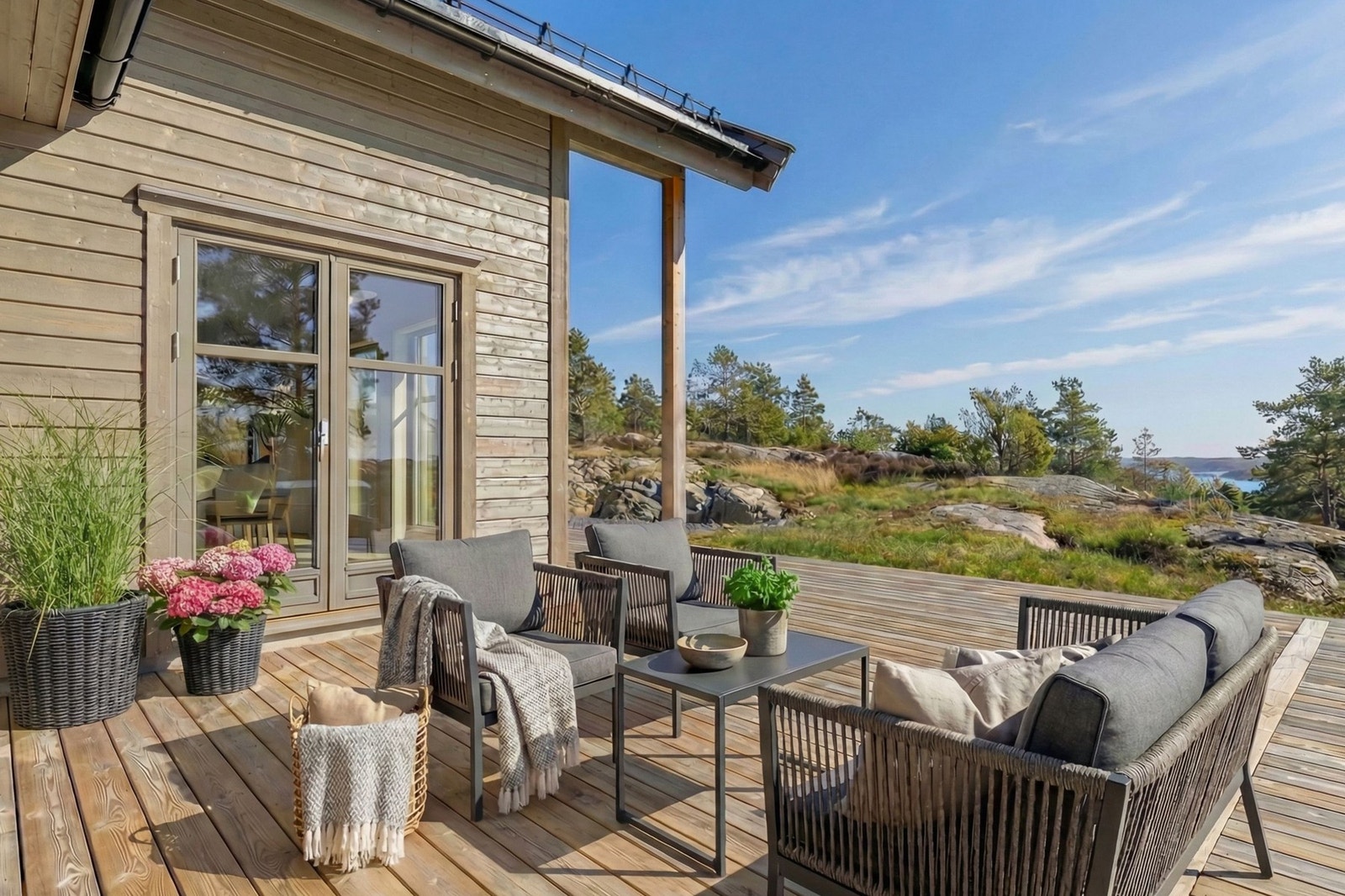 Utstikket på Polar gir lune og gode uteplasser. Foto fra en tilsvarende hytte i et annet prosjekt, Polar 110. Galleribilde