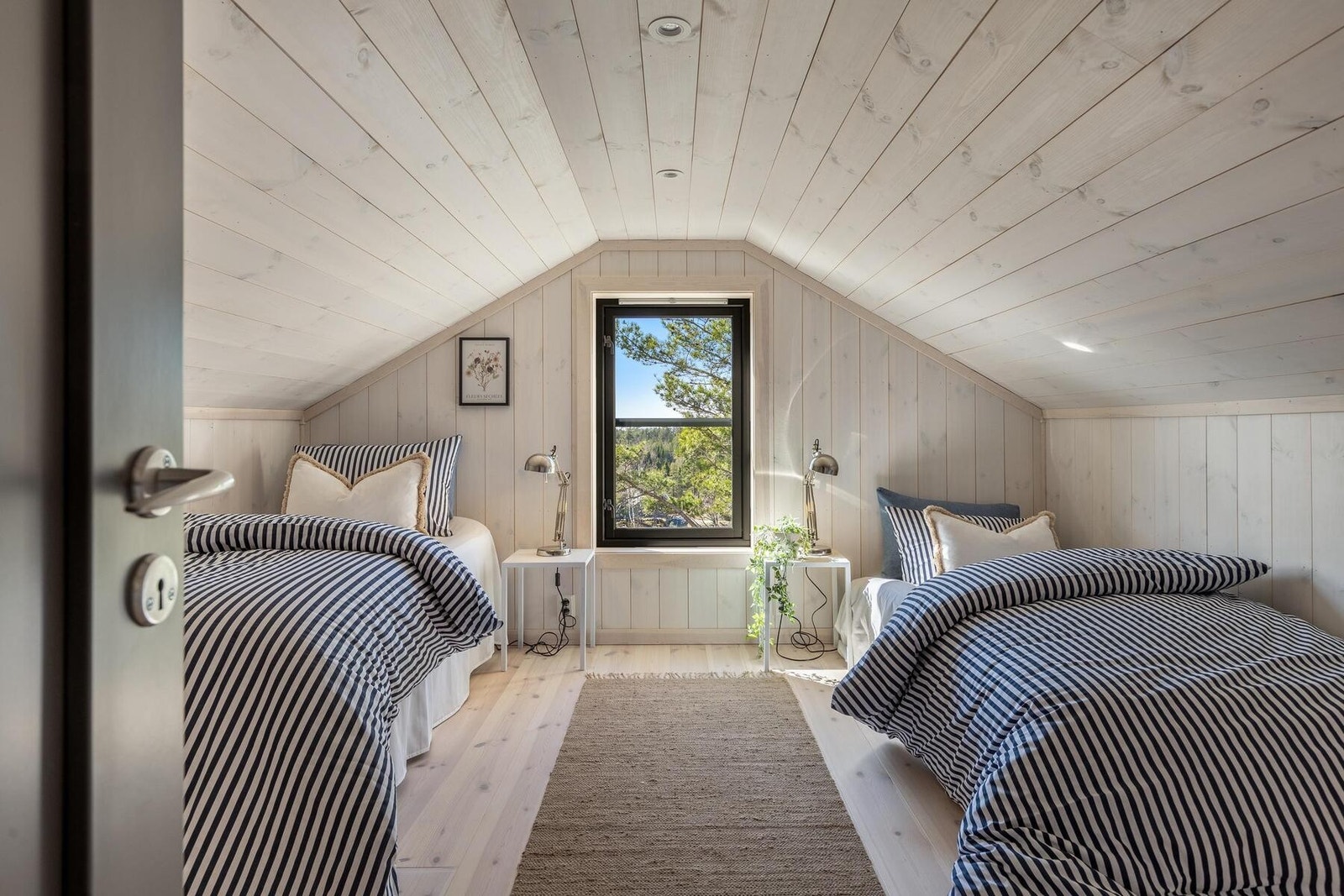 Hemsen har 3 rom. Foto fra en tilsvarende hytte, Polar 110 i et annet hyttefelt. Galleribilde