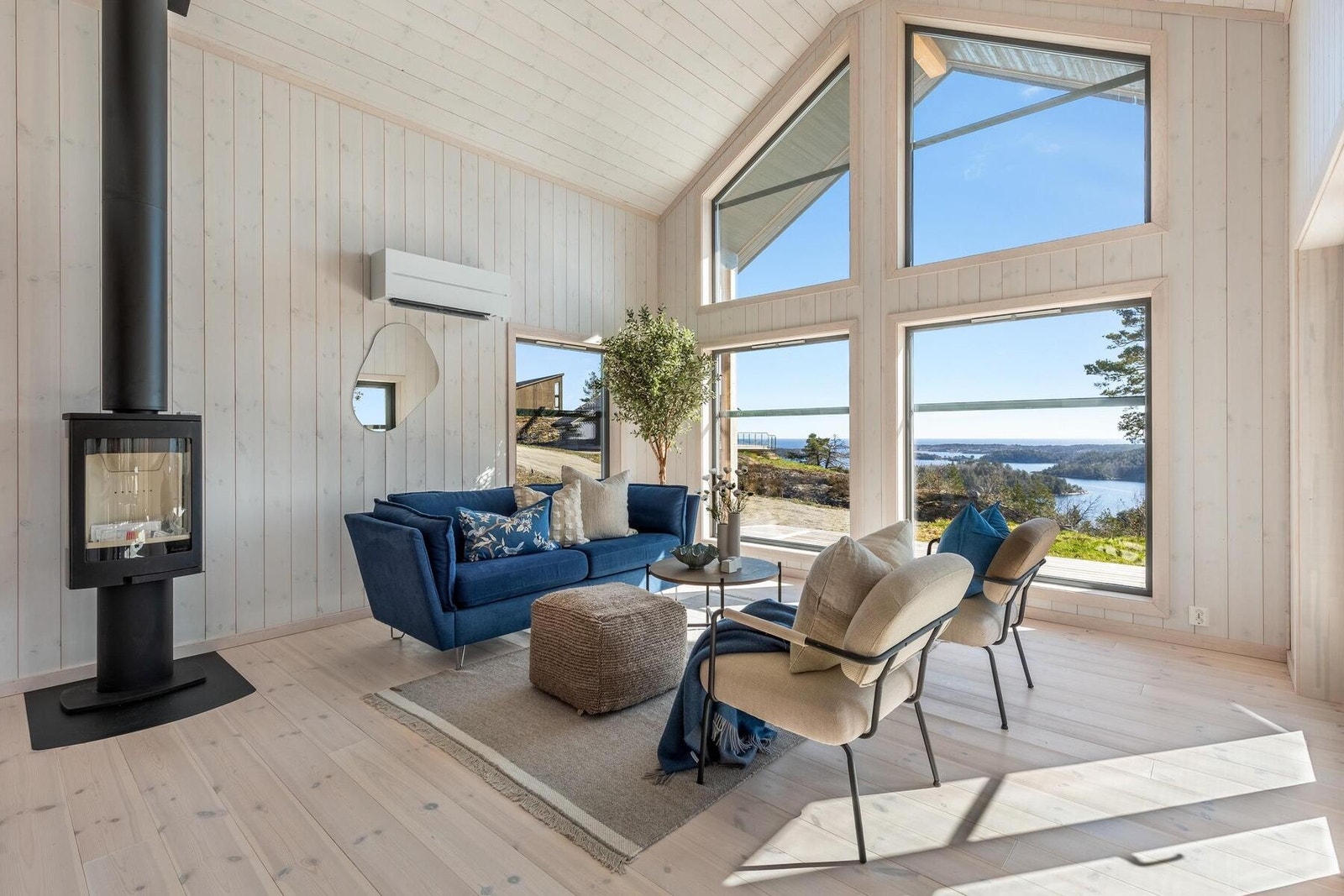 Foto fra stue i en tilsvarende hytte. Foto fra Polar 110 i et annet hyttefelt. Galleribilde