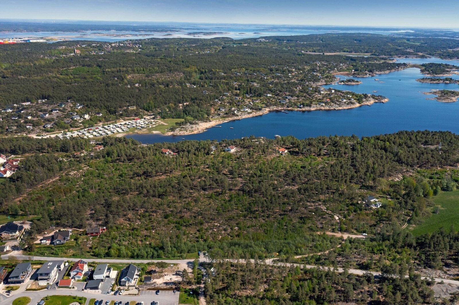 Dronefoto over tomteområdet Galleribilde