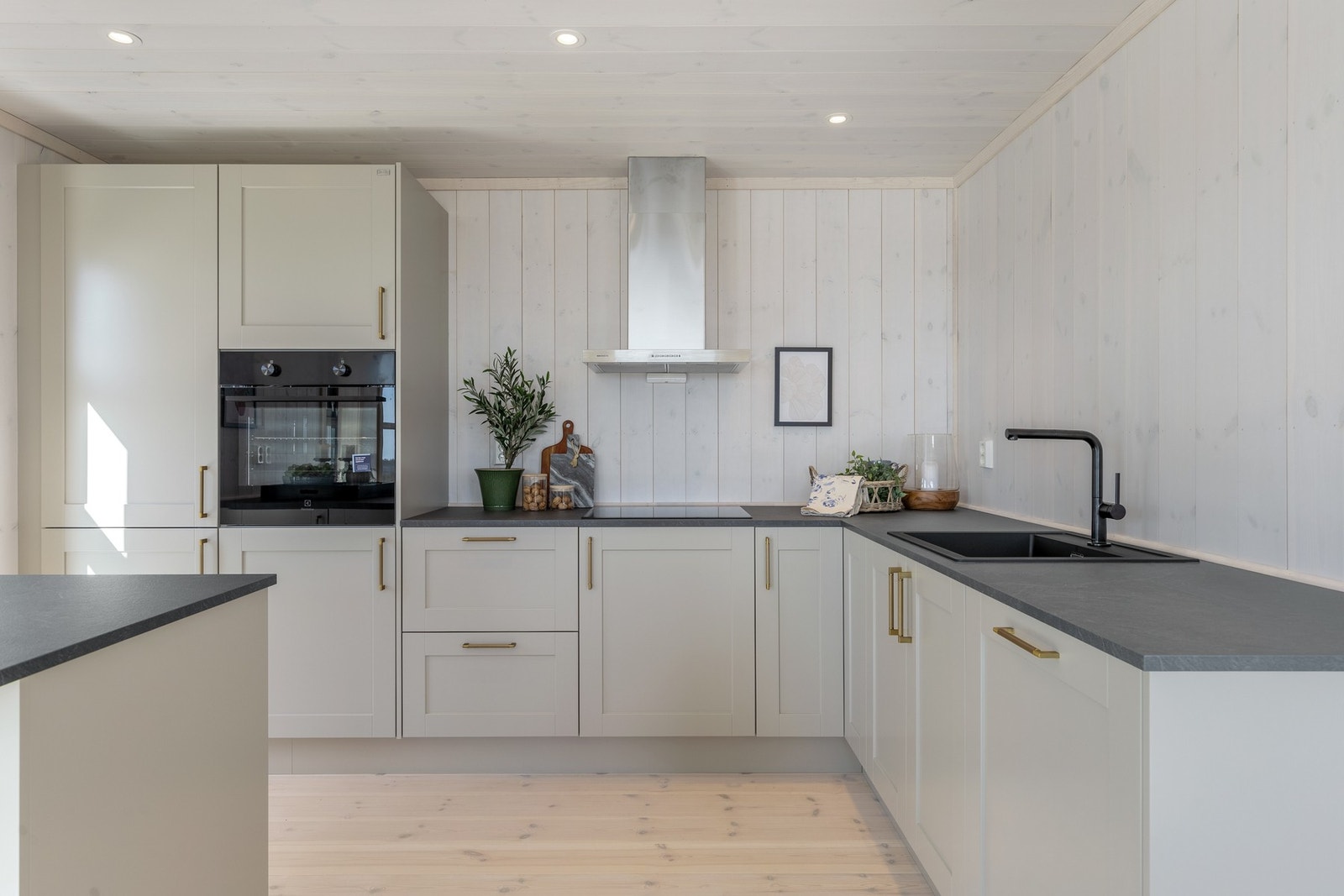 Delikat kjøkken fra Norema medfølger i leveransen. Foto fra en tilsvarende Polar 110. Galleribilde