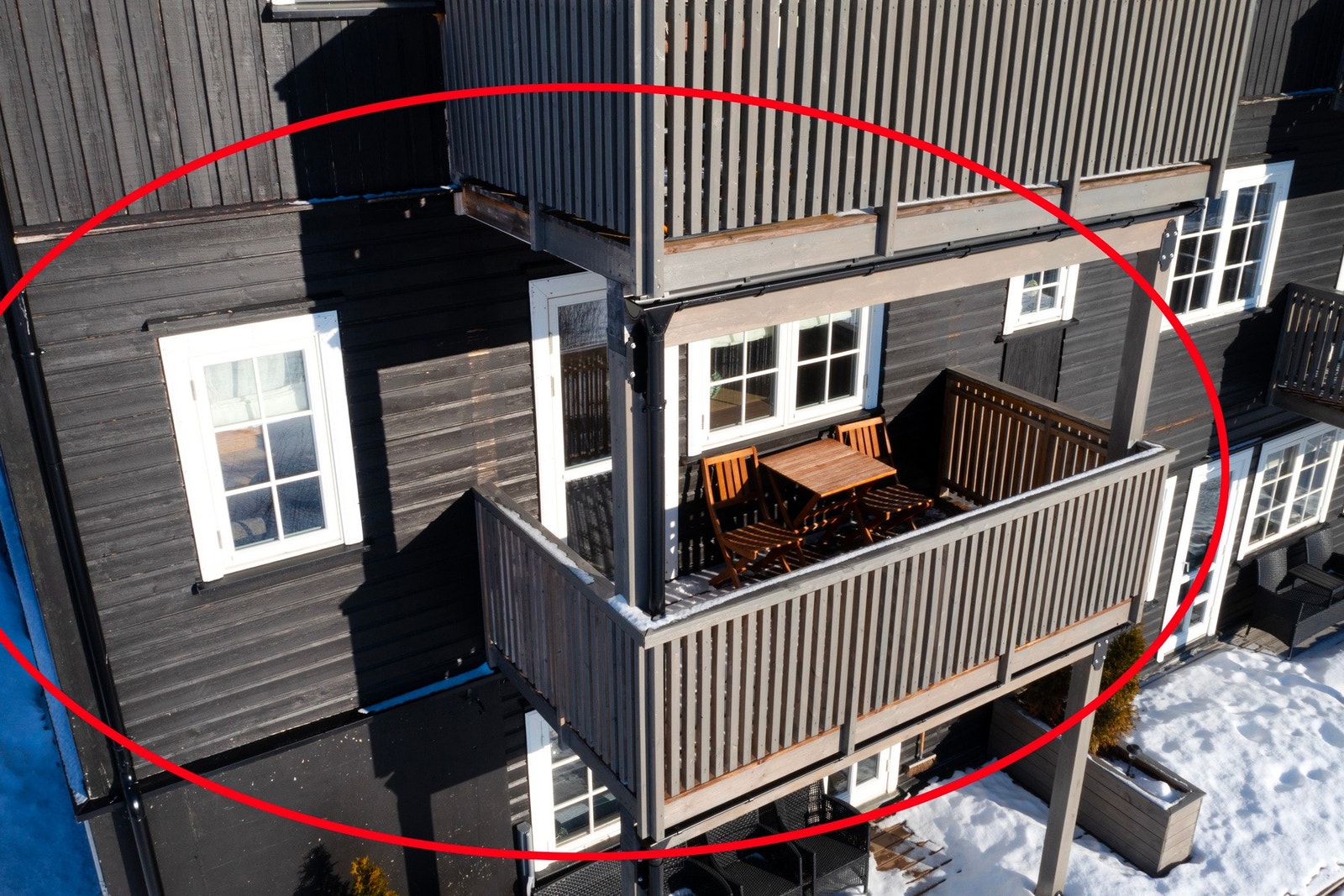 God plass til utendørs møblering. Galleribilde