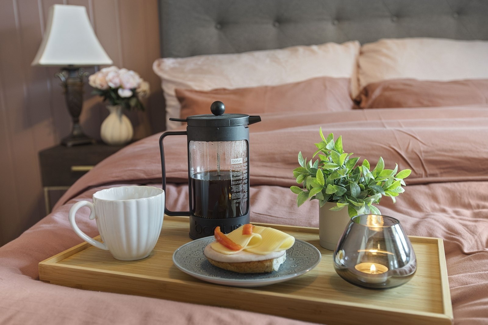 Et soverom som gir en rolig og behagelig atmosfære. Galleribilde