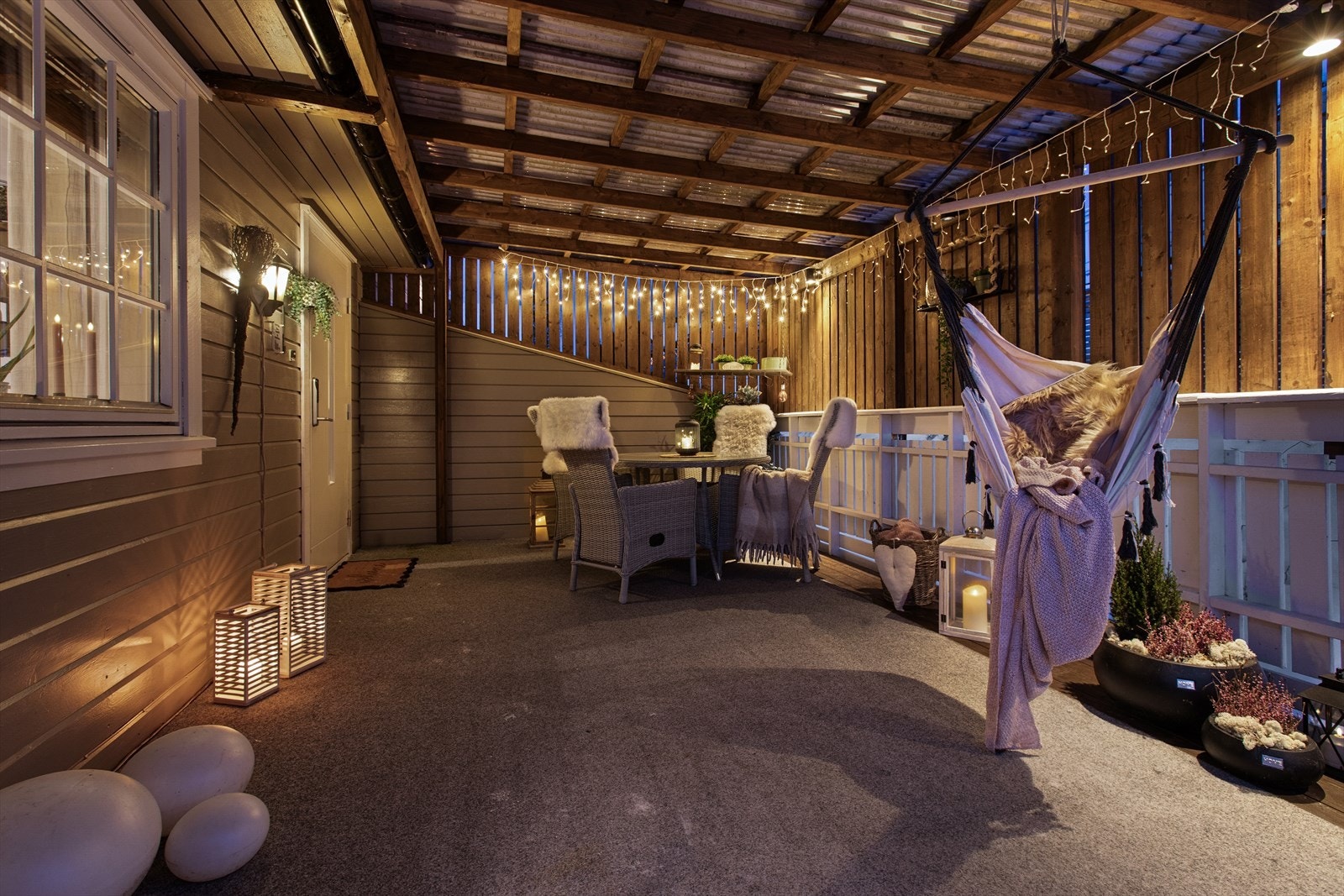 God plass til sittegruppe på den østvendte terrassen. Galleribilde