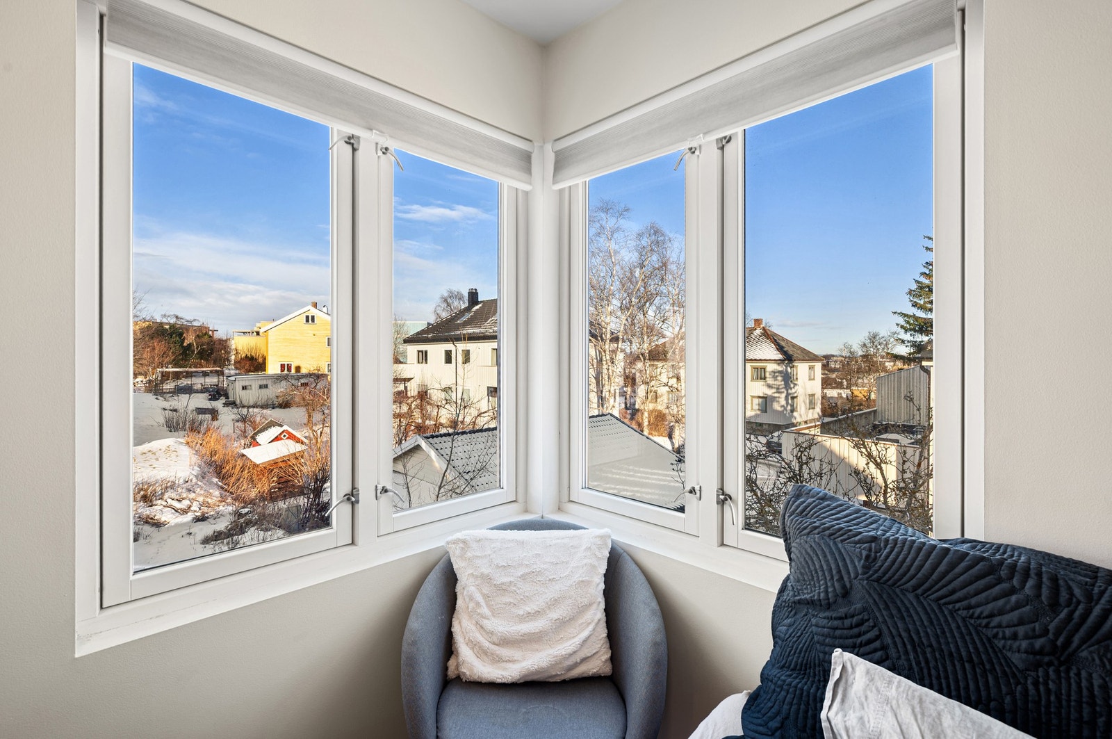 Vinduene slipper inn rikelig av naturlig lysinnslipp med sin hjørnebeliggenhet. Galleribilde