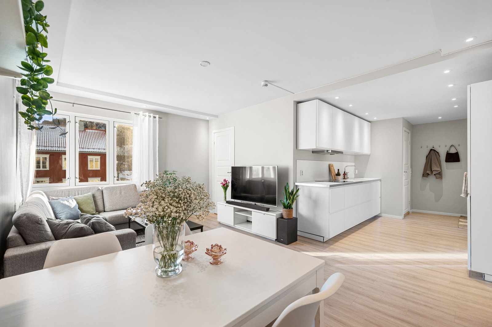 Leiligheten ble betydelig oppgradert i 2017/2018, og har et totalt bruksareal på 69 kvadratmeter. Galleribilde