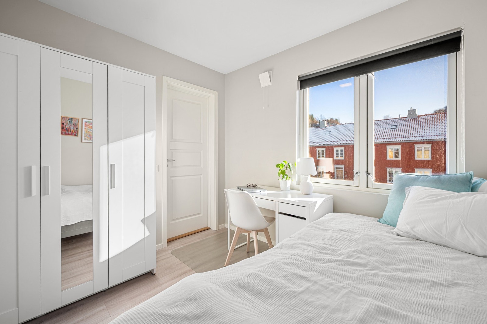 Alle soverommene er malt i lune og behagelige farger. Galleribilde