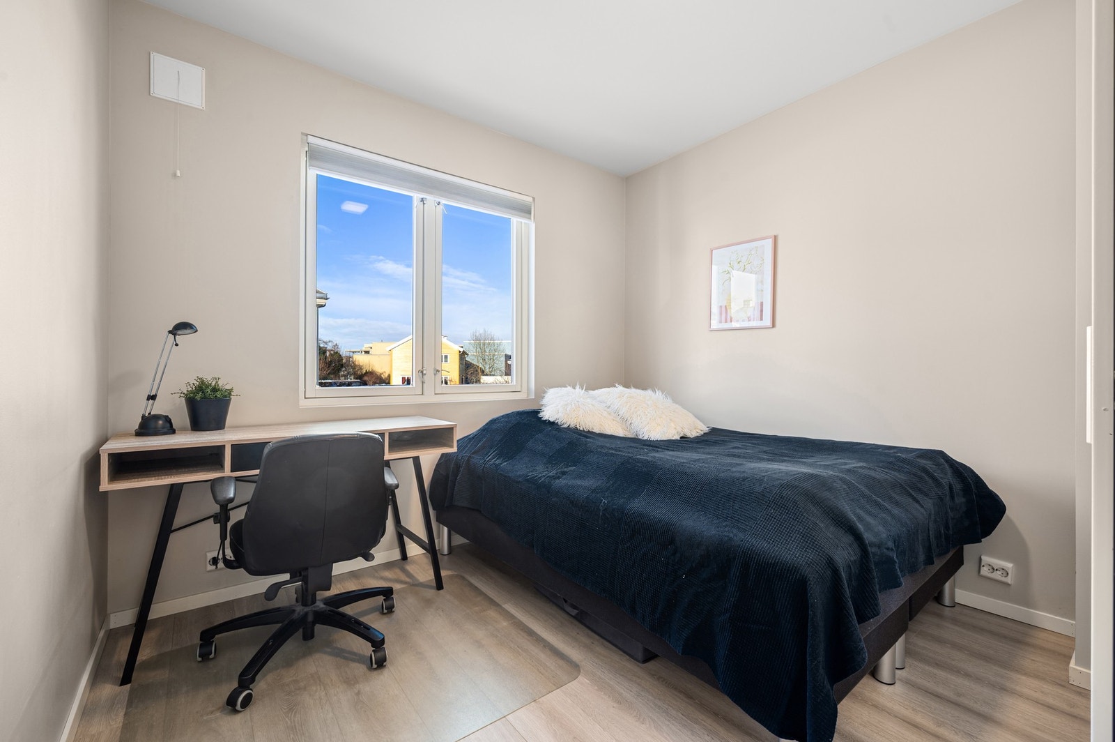 Soverom 1 er på 8,3 kvadratmeter. Galleribilde