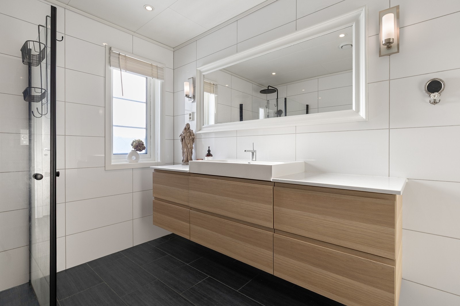 Bad i 1 etasje Galleribilde