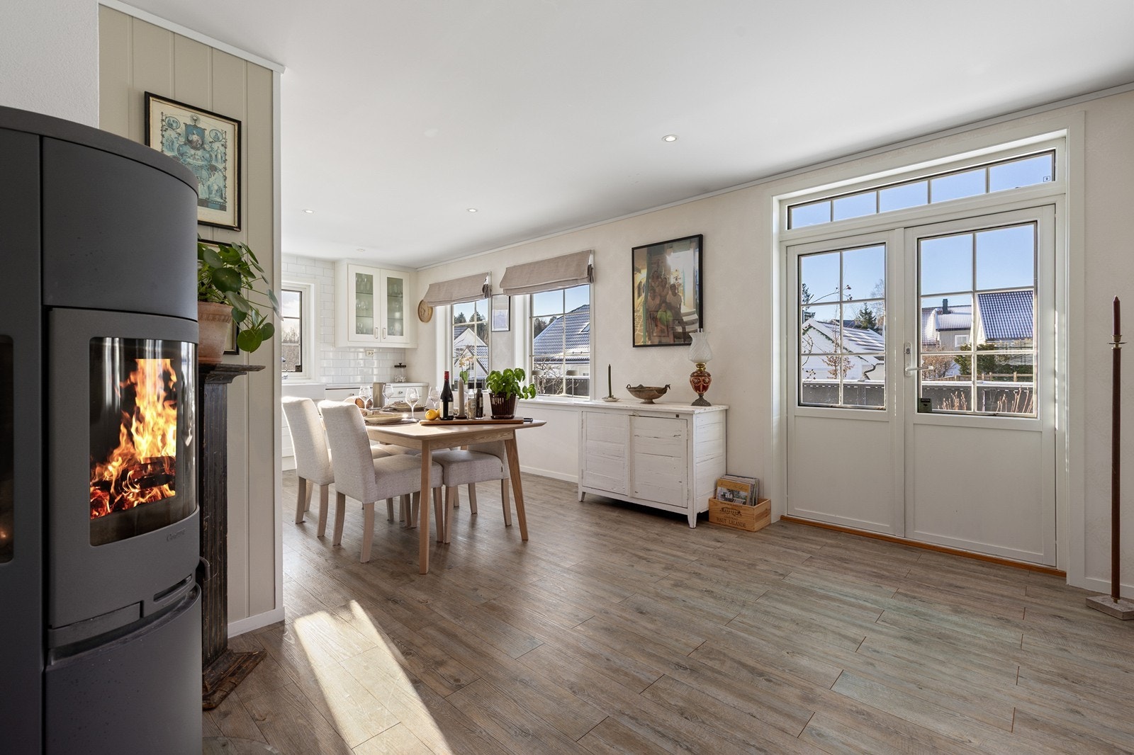 God plass til både stue- og spisestuemøblement Galleribilde