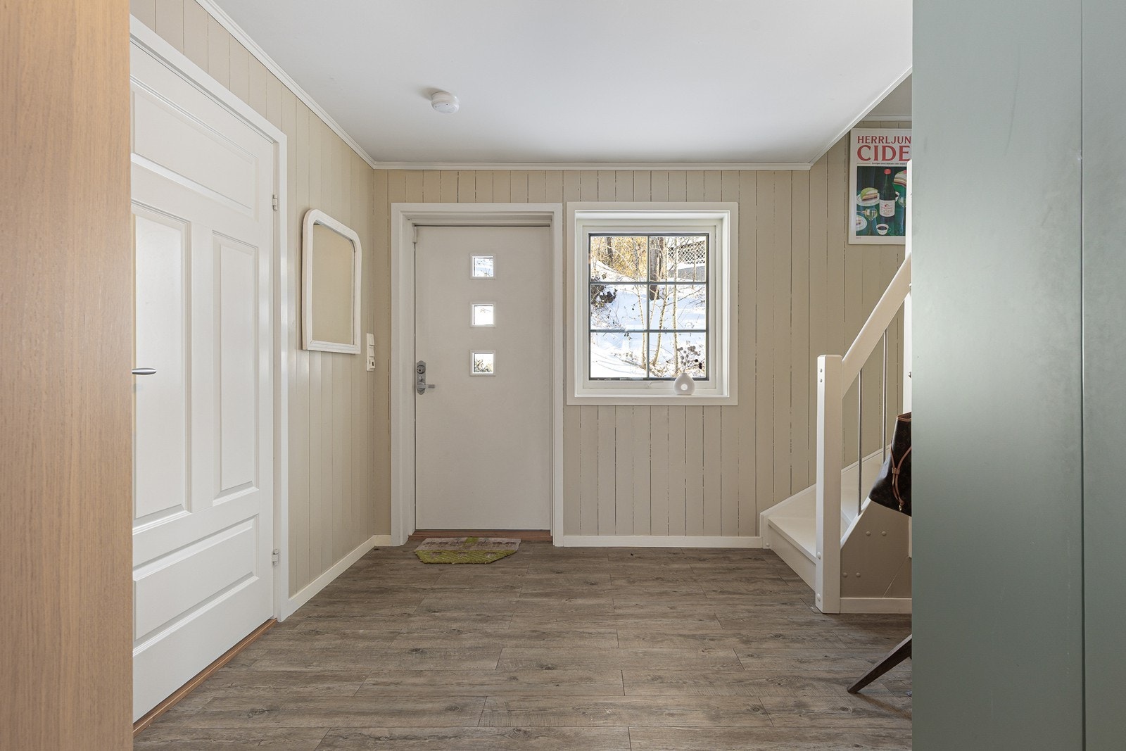 Romslig hall/entrè Galleribilde