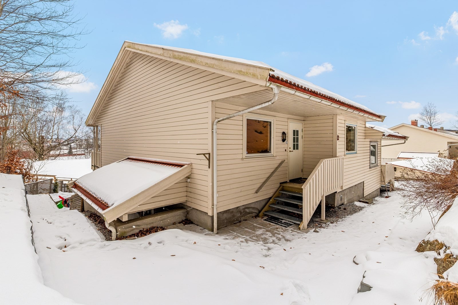 Fin uteplass ved inngangpartiet Galleribilde