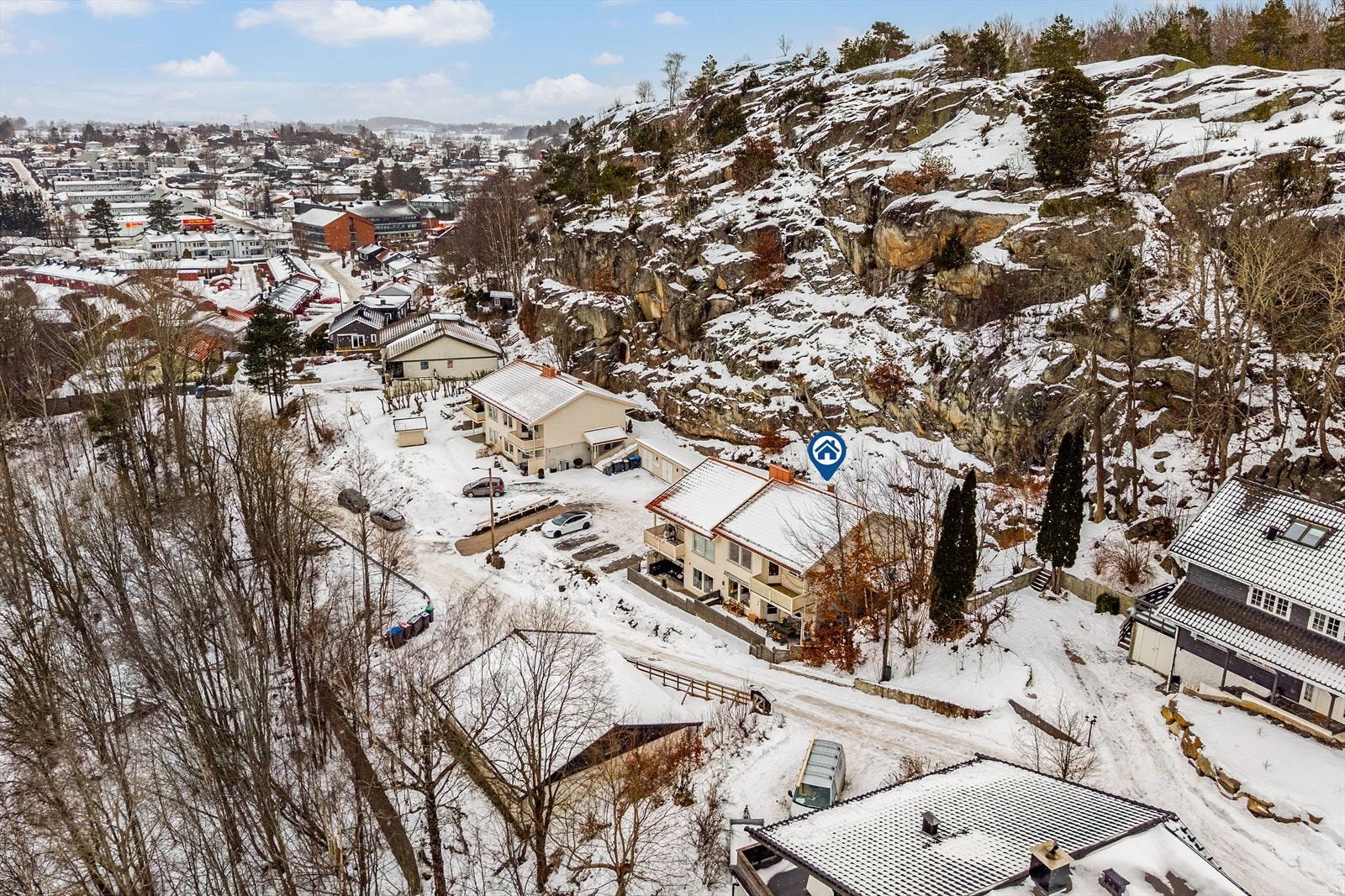 Den fineste interne beliggenheten i borettslaget? Varmekabler opp den lille bakken til p-plassene Galleribilde