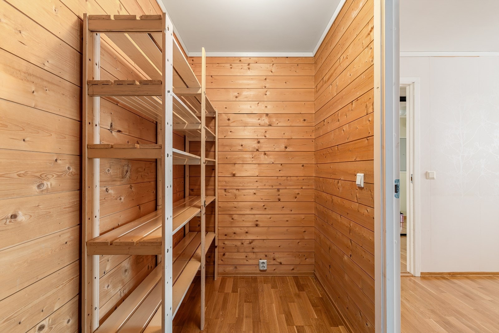 Bod/garderobe tilknyttet hovedsoverommet Galleribilde