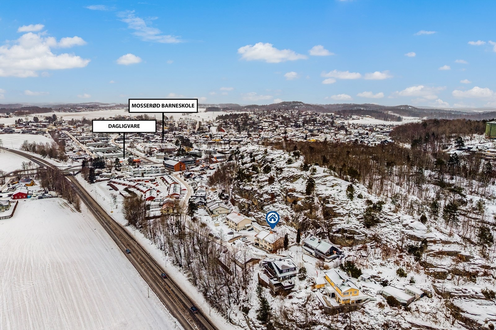 Nærhet til barnehager, barneskole og matbutikk. Kort vei opp til E-18 for de som pendler Galleribilde