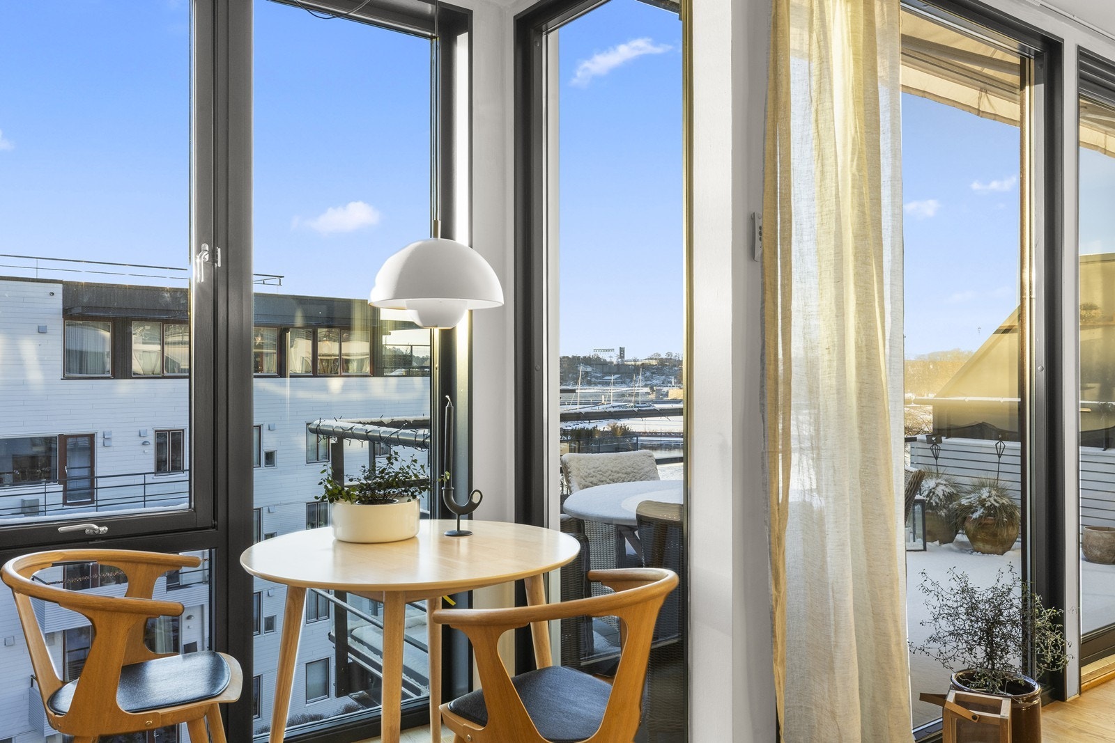 Koselig spisekrok på kjøkken Galleribilde