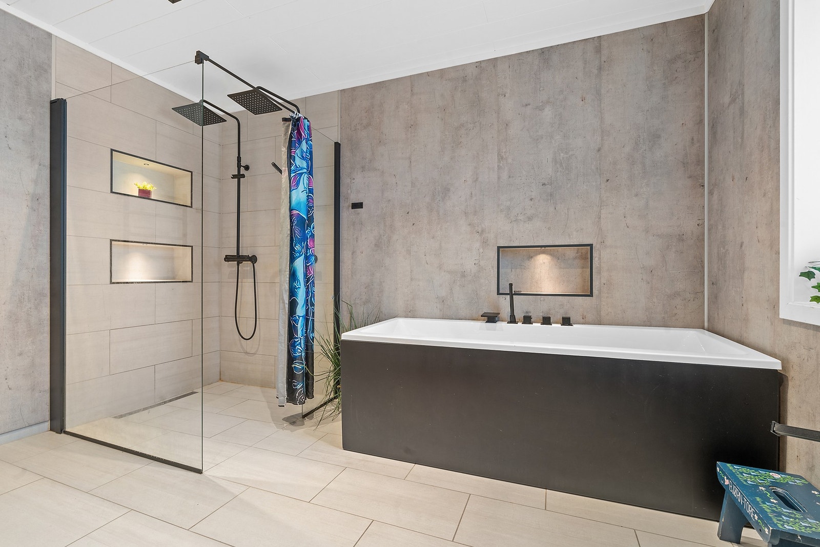 Stor oppgradert baderom Galleribilde